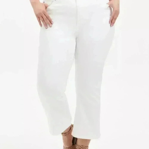 TORRID Crop Mid Rise Flare Jean - Super Soft  White - Size 20 - Picture 2 of 11